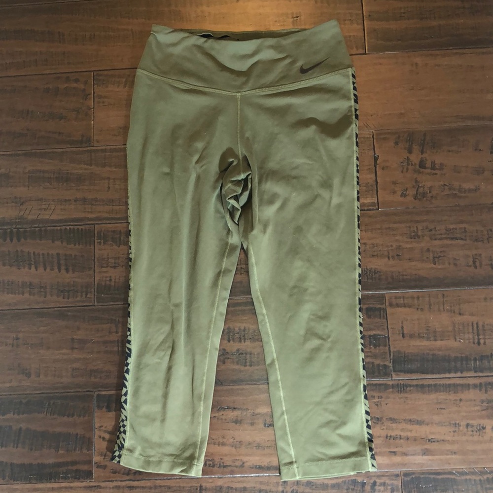 Nike Capri Dri Fit Army Green Pants